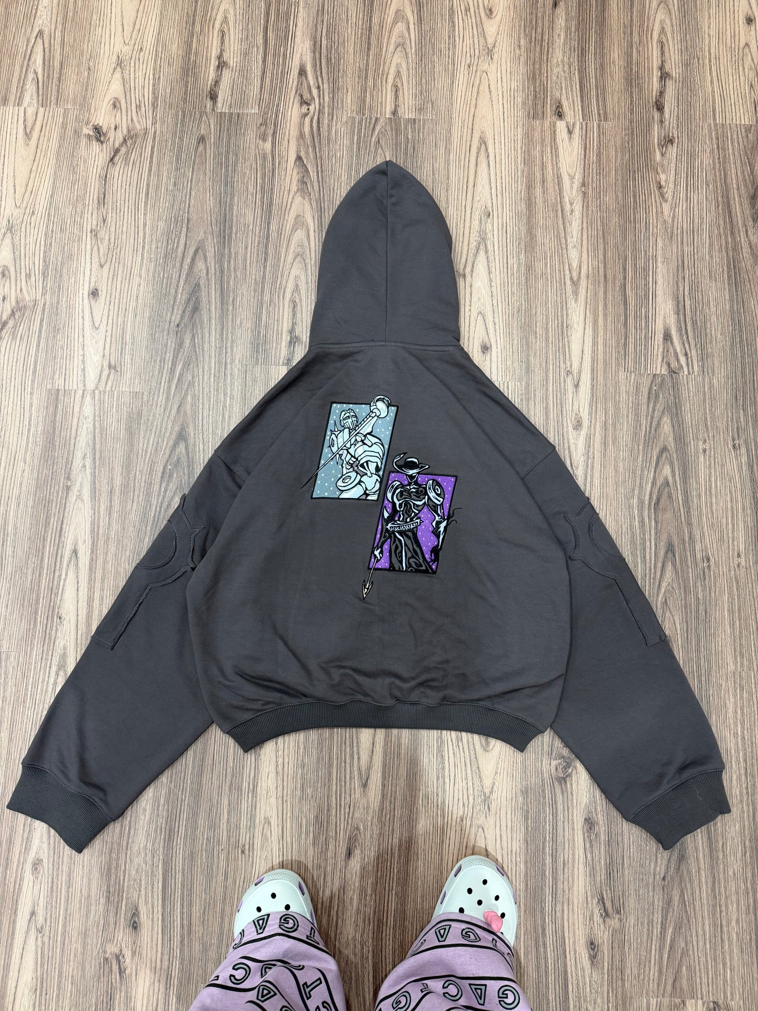 SILVER CHARIOT (ZIP-UP) + FREE ITEM (READ DESCRIPTION)