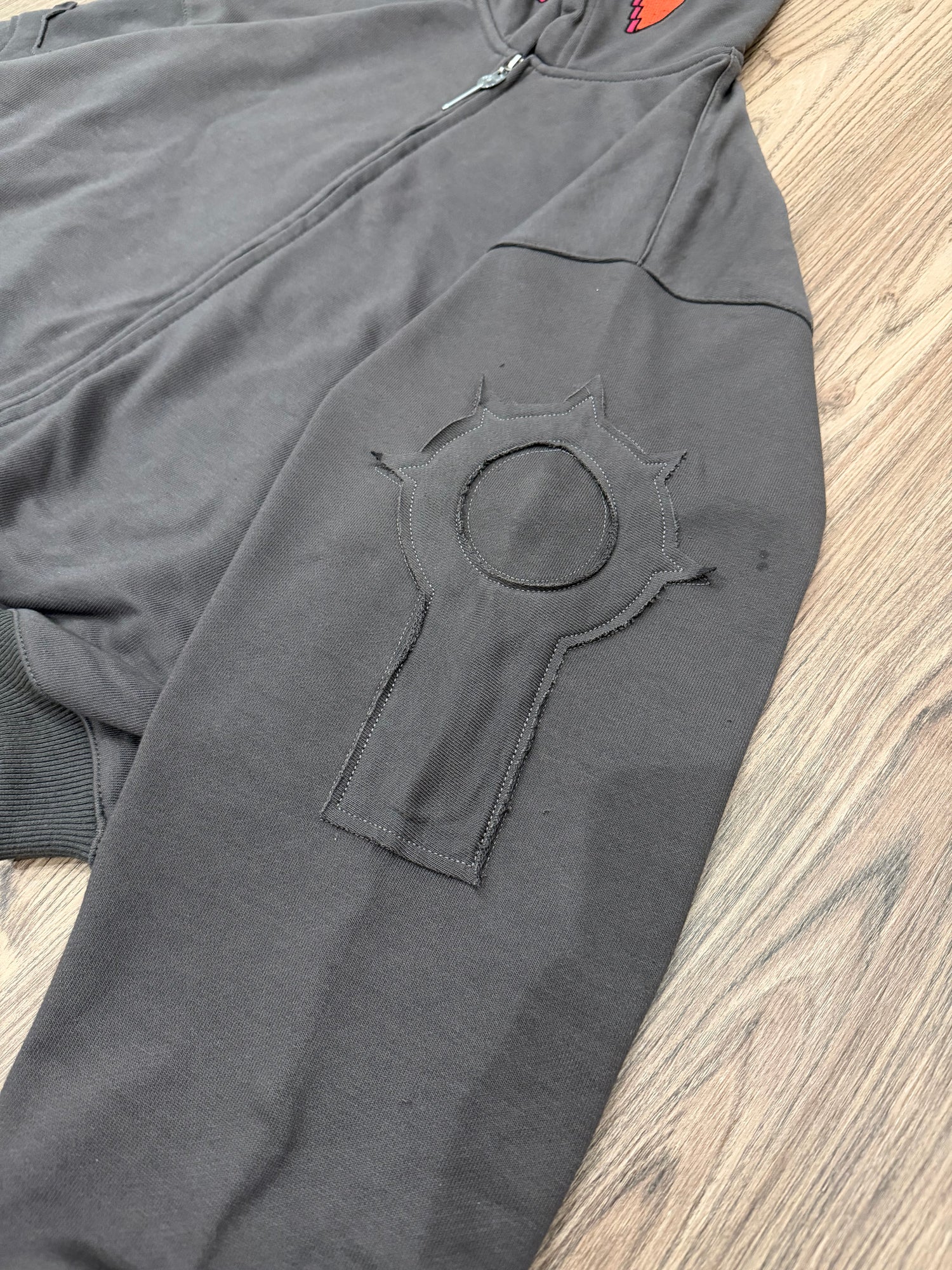 SILVER CHARIOT (ZIP-UP) + FREE ITEM (READ DESCRIPTION)