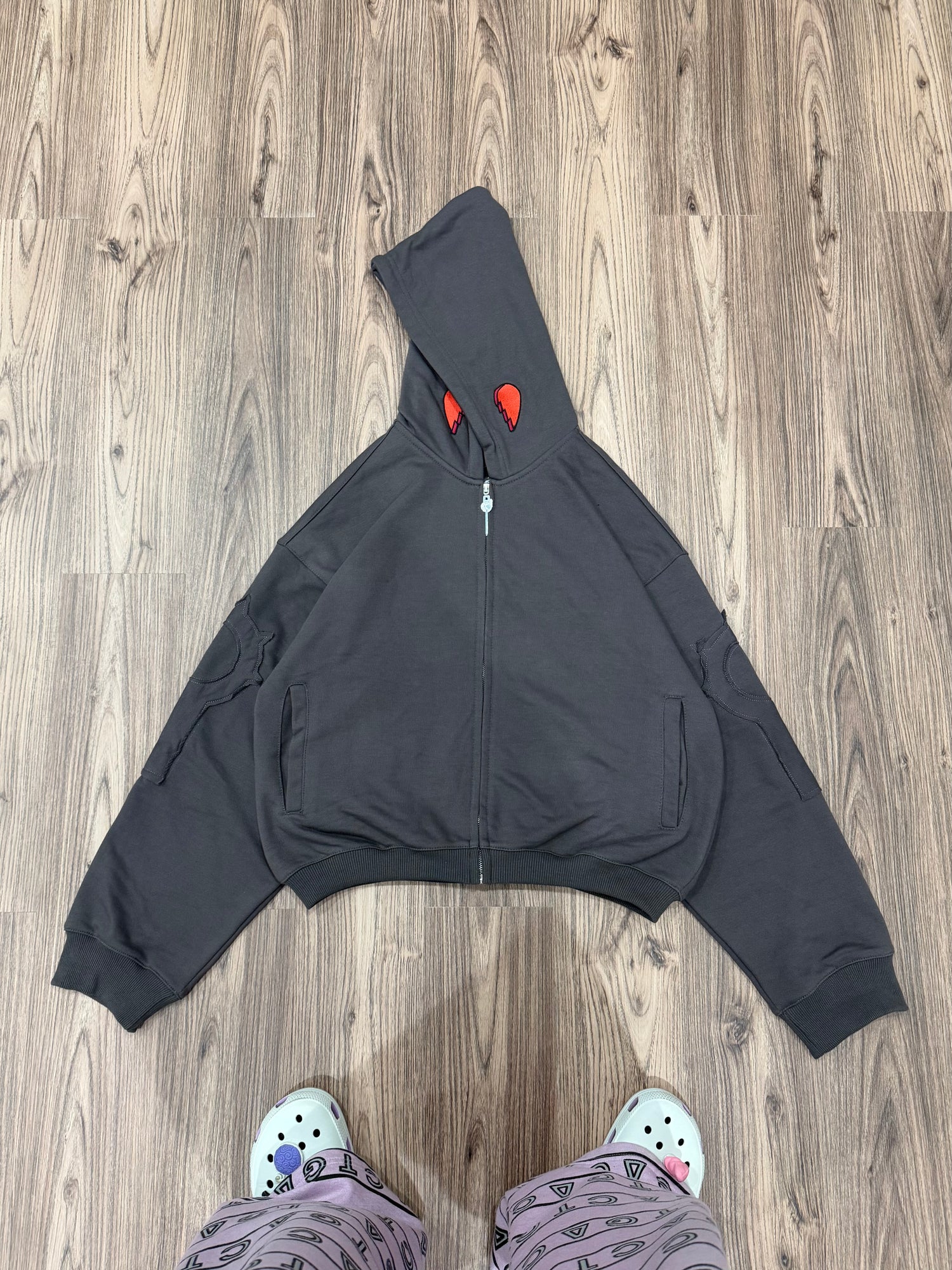 SILVER CHARIOT (ZIP-UP) + FREE ITEM (READ DESCRIPTION)